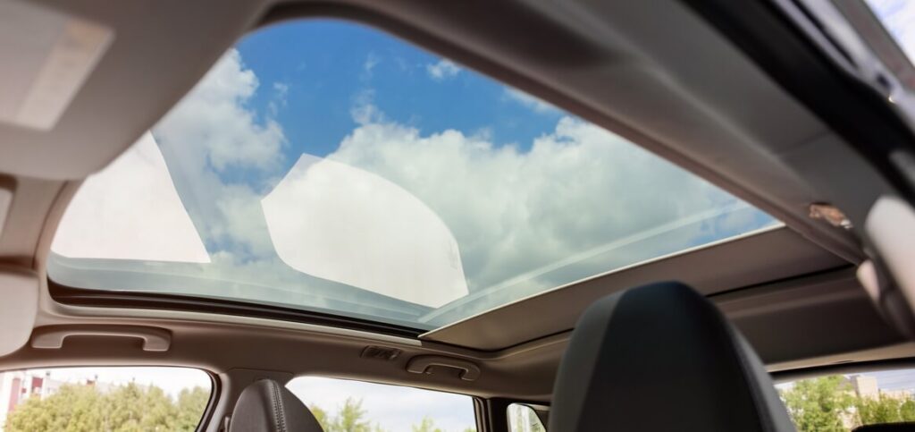 Differences between Sunroof and Moonroof